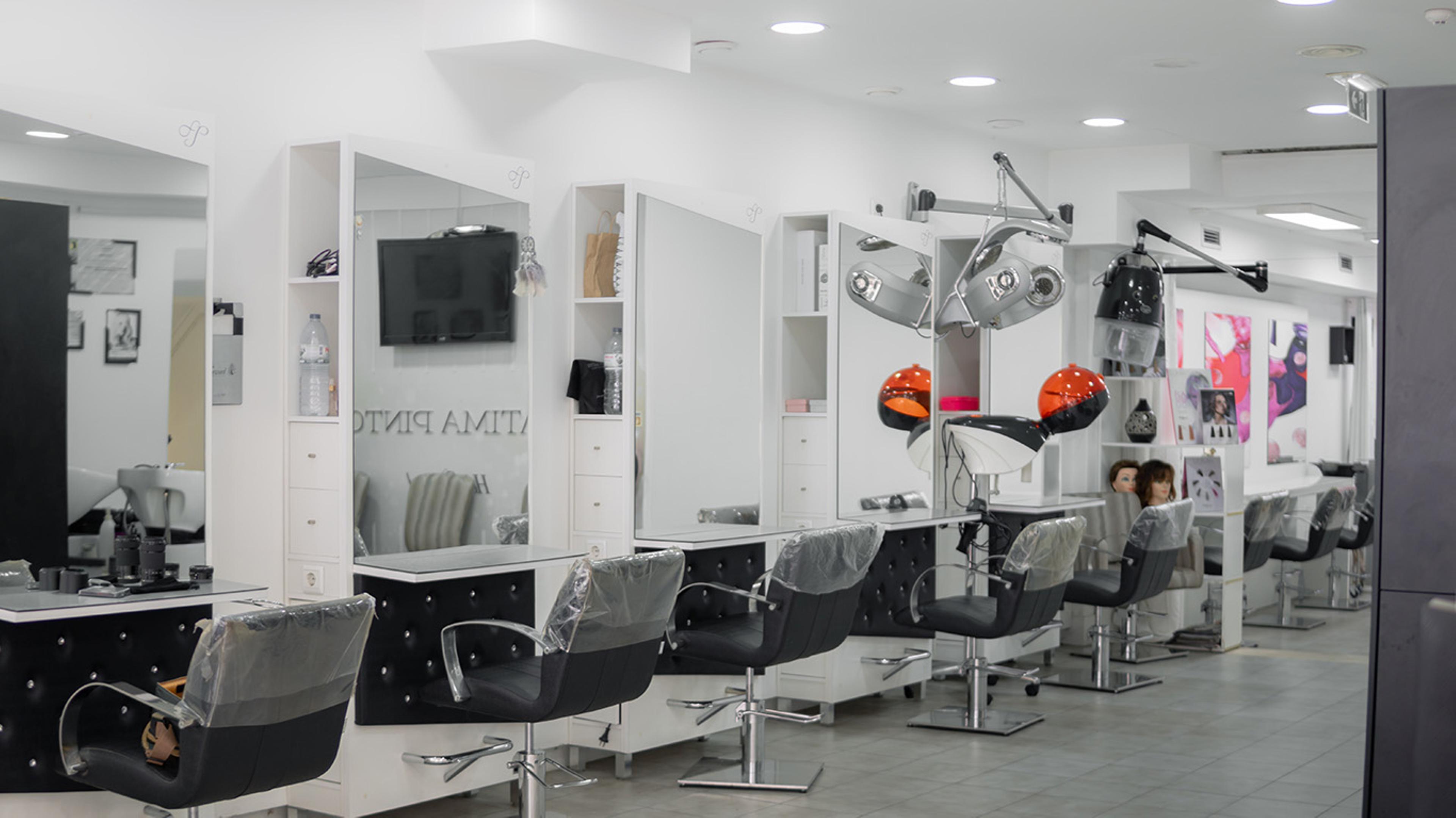 Fátima Pinto's Salon 1